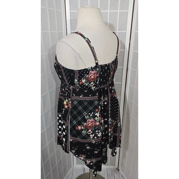 Torrid Floral Patchwork Zip Handkerchief Hem Babydoll Cami Top Size: 0X (12) - Picture 7 of 9